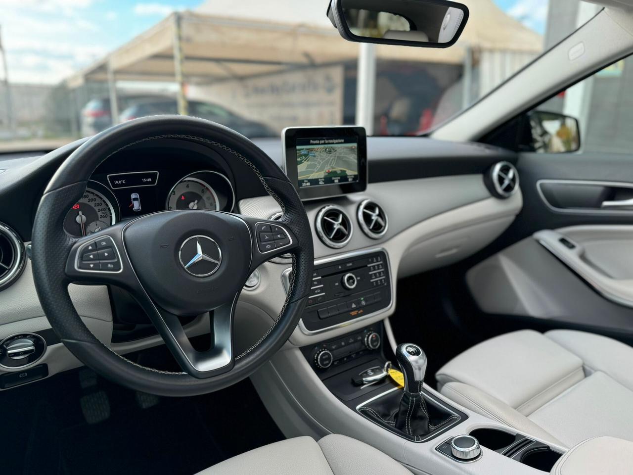 Mercedes-benz GLA 180 d Premium 45.000 km