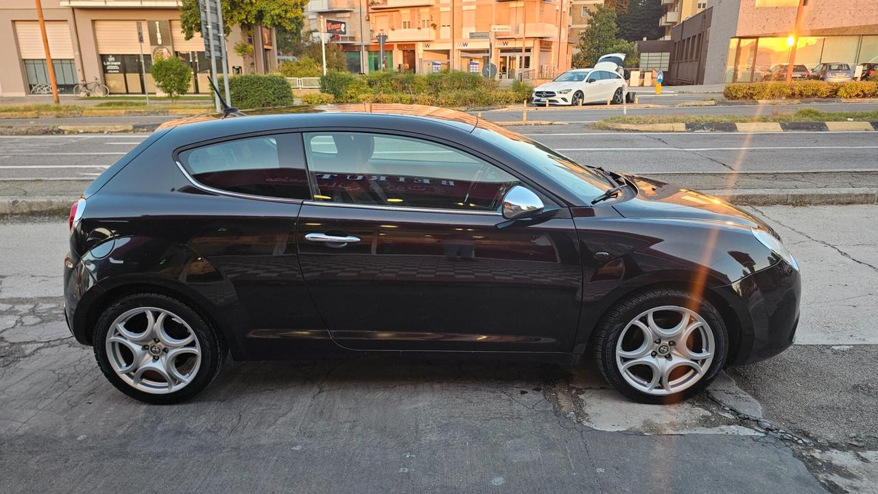Alfa Romeo MiTo 1.6 JTDm 16V Distinctive Sport Pack