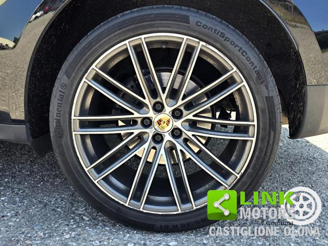 PORSCHE Macan Sport Chrono Pack