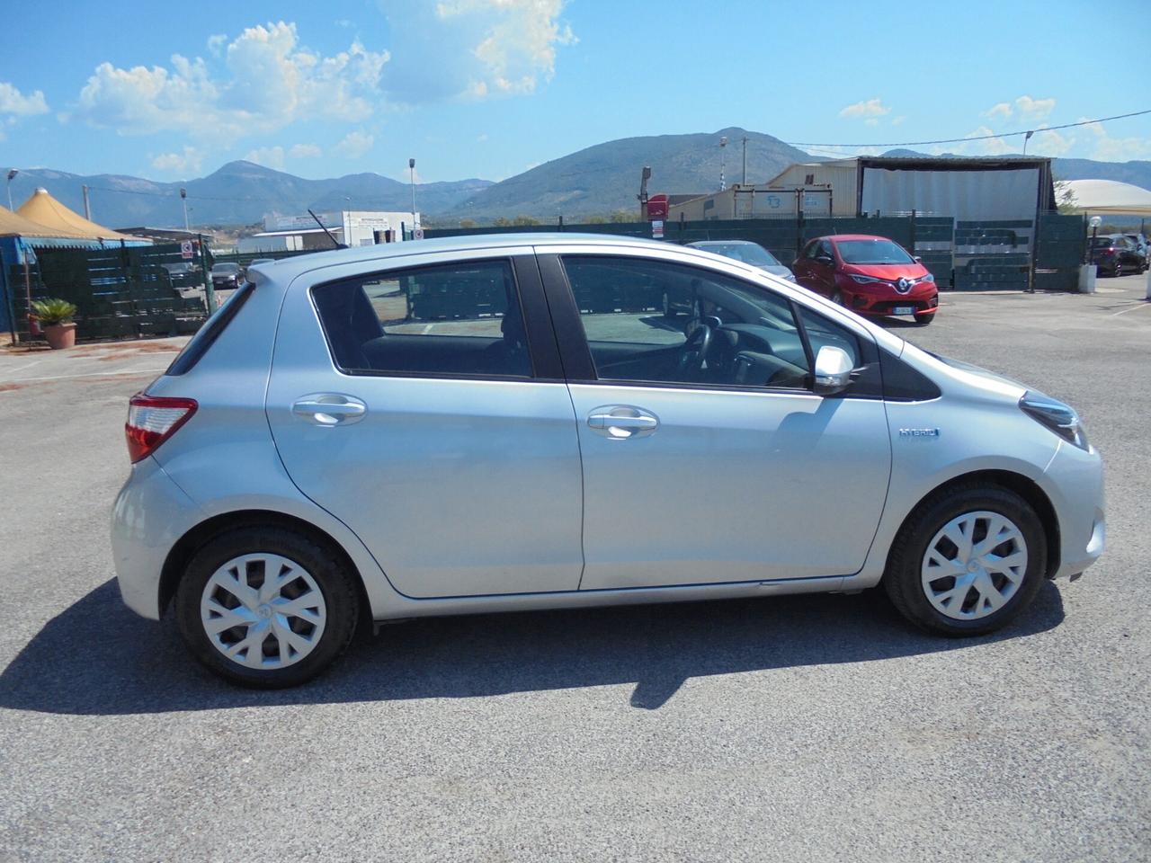 Toyota Yaris 1.5 Hybrid 5 porte Business