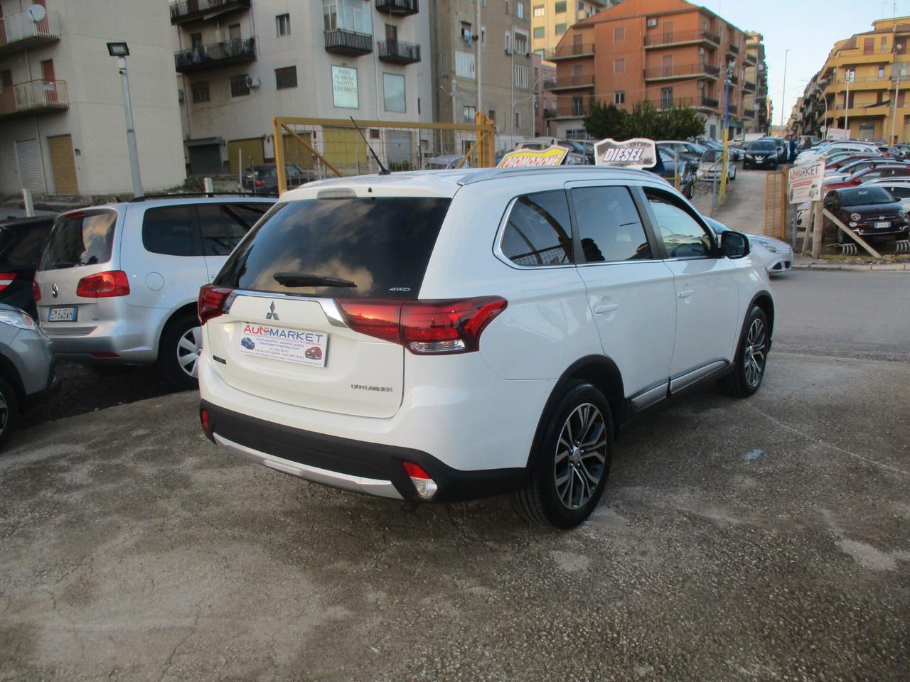 Mitsubishi Outlander 2.2 DI-D 4WD Instyle Plus Navi 2016