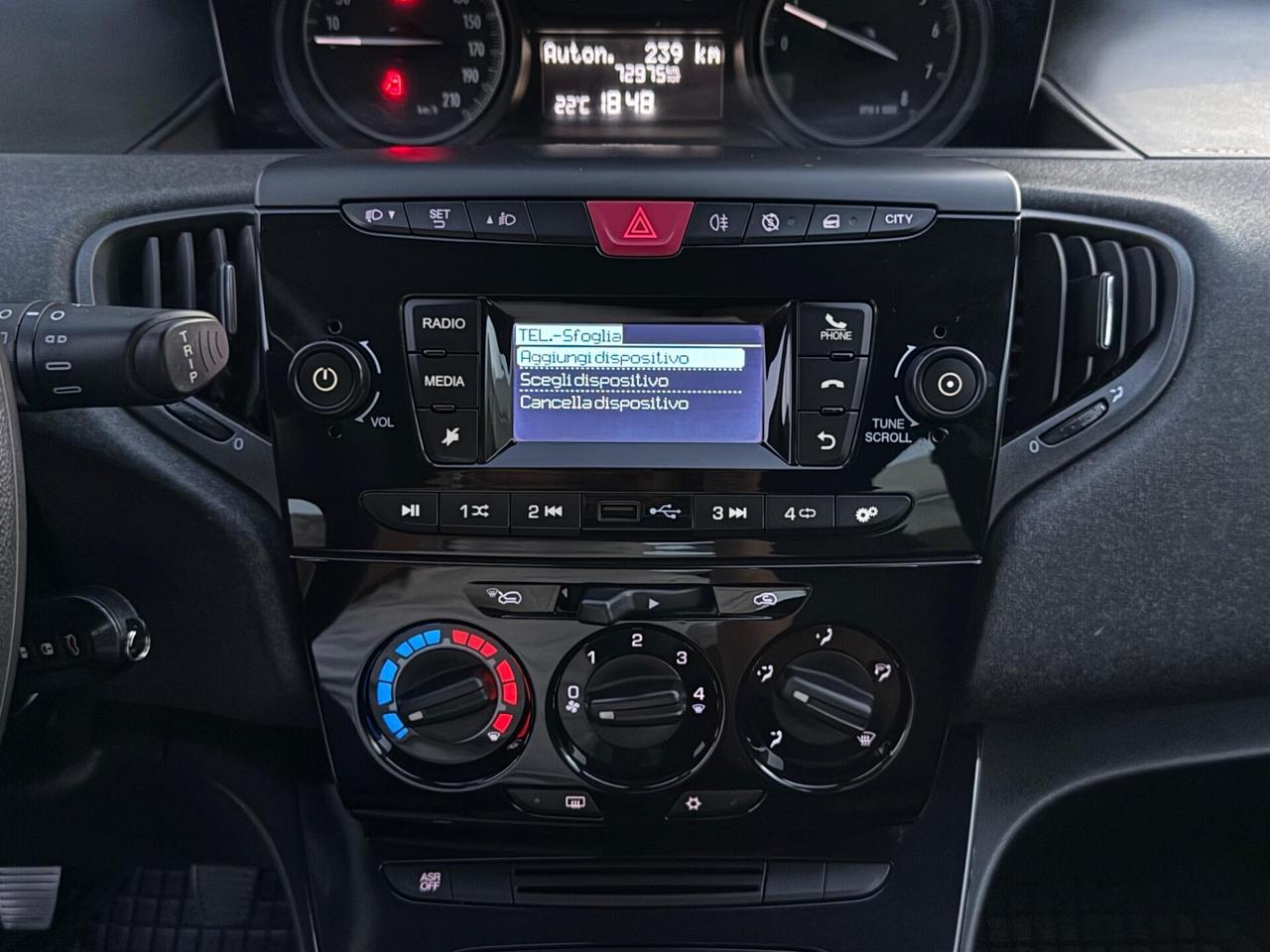 Lancia Ypsilon 1.0 FireFly S&S Hybrid Silver