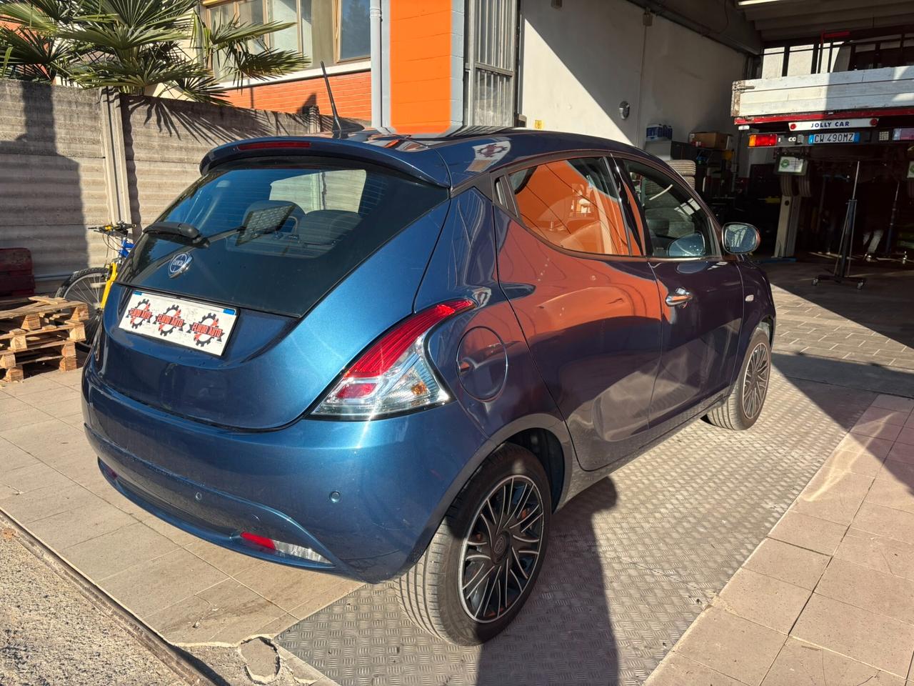 Lancia Ypsilon 1.0 FireFly 5 porte S&S Hybrid Ecochic A. Ferretti