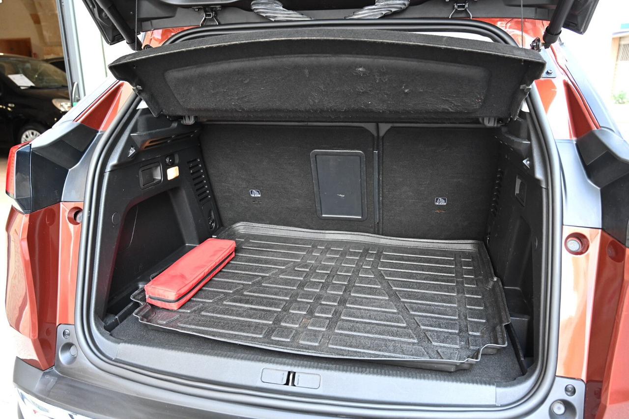 Peugeot 3008 BlueHDi 120 S&S EAT6 Allure