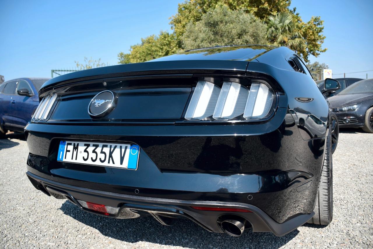 Ford Mustang Fastback - IVA DETR. 2.3 6M 314CV SHAKER FULL