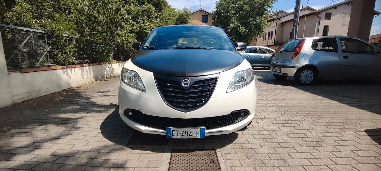 Lancia Ypsilon 1.2 69 CV 5 porte S Momodesign