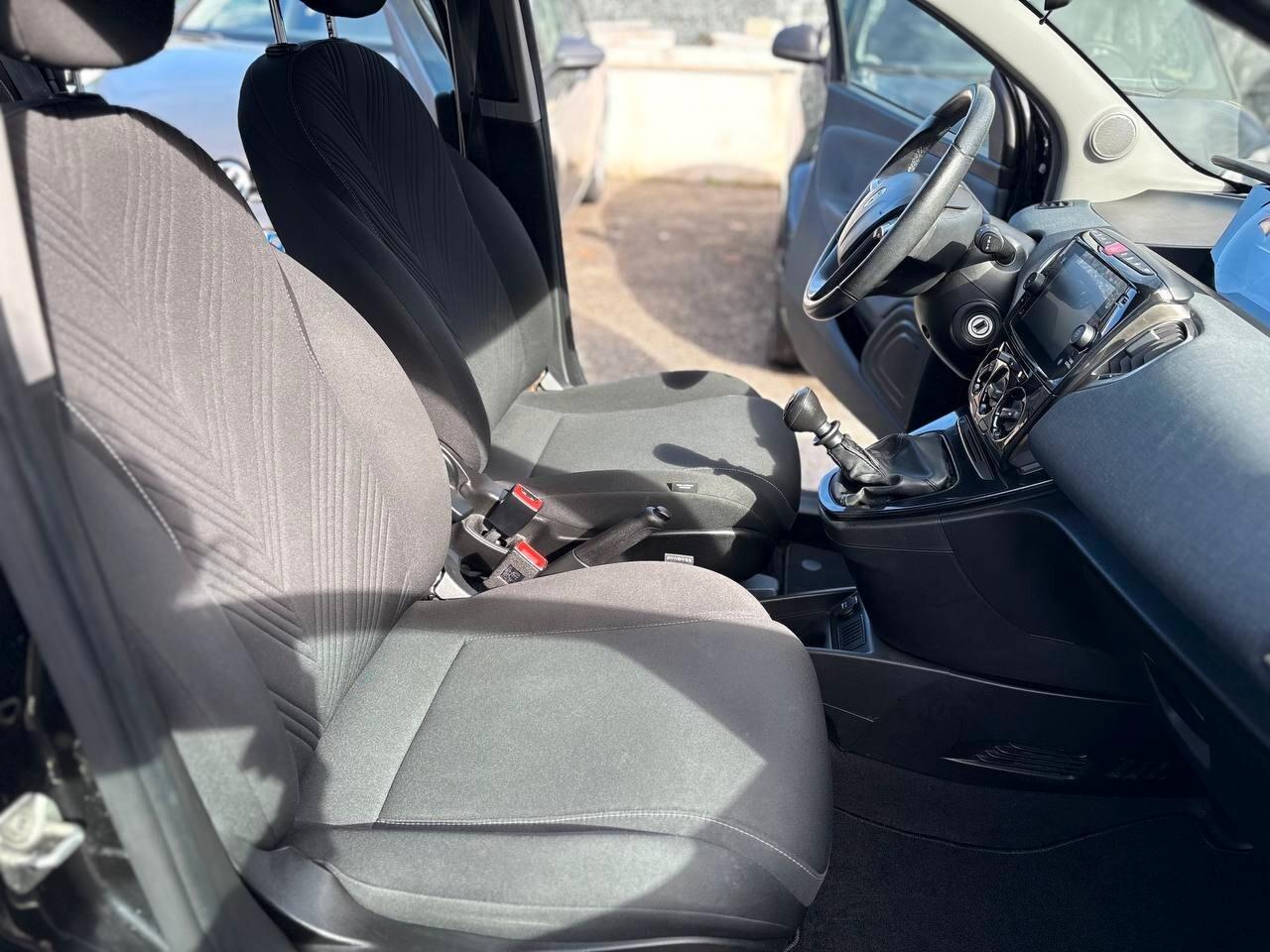 Lancia Ypsilon 1.0 FireFly 5 porte S&S Hybrid Gold