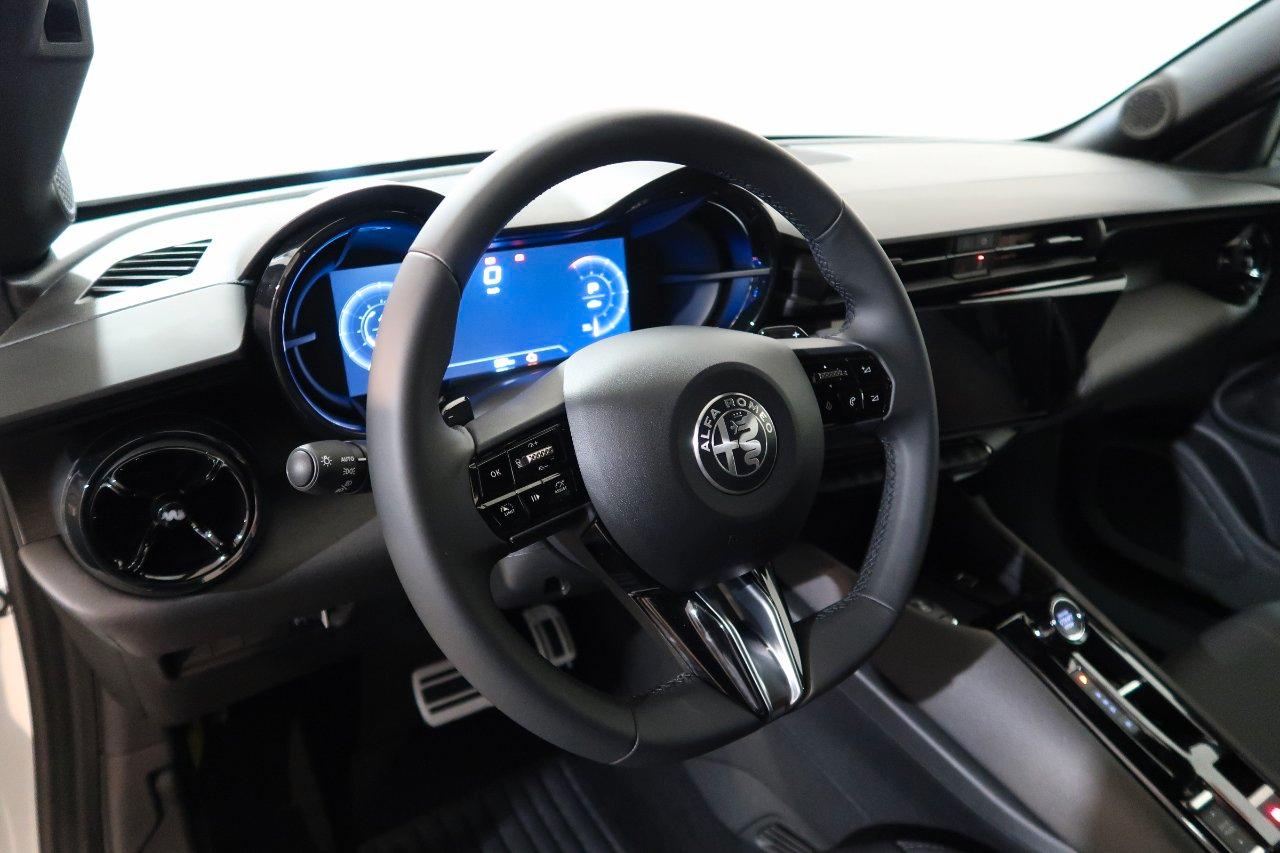 Alfa Romeo Junior 1.2 ibrida Ti 145cv edct6