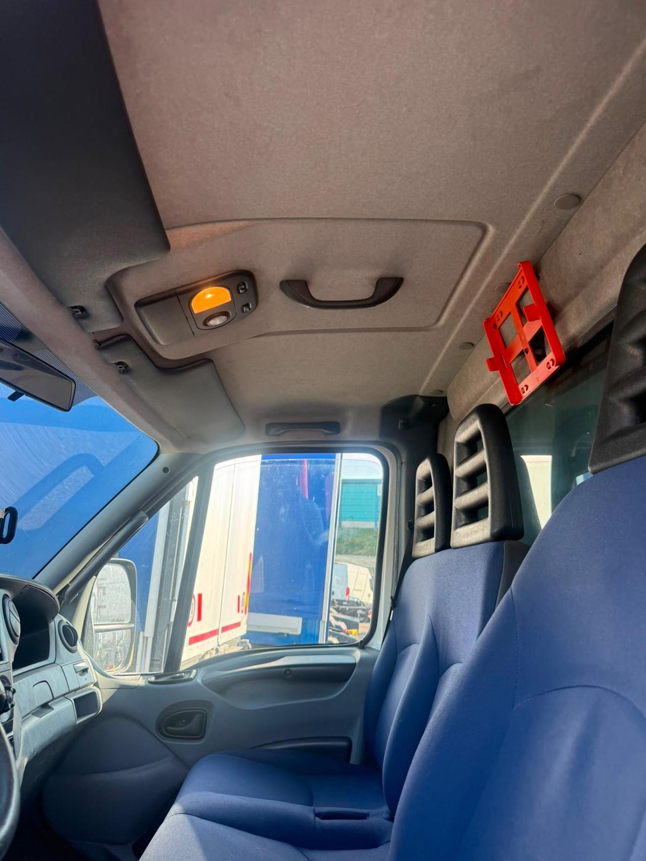 Iveco Dailly 65 con telone e pedana idraulica