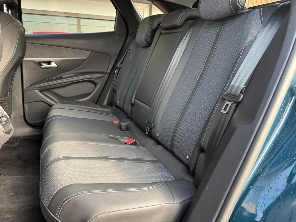 Peugeot 3008 BlueHDi 130 S&S EAT8 Allure