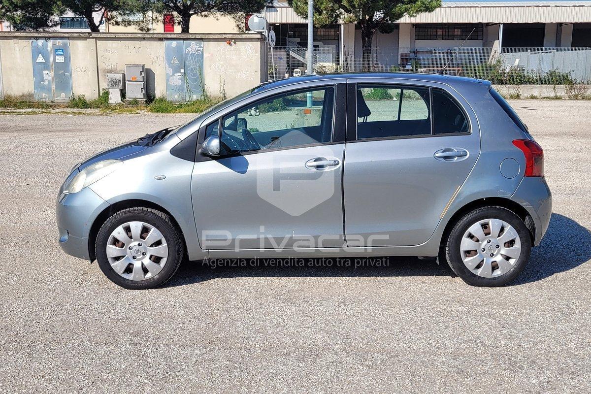 TOYOTA Yaris 1.0 5 porte
