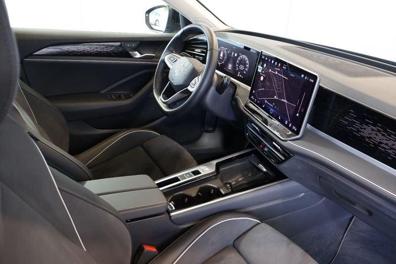 Volkswagen Passat "2.0 TDI 150 CV SCR EVO DSG Elegance Matrix Led 18" Camera Cockpit
