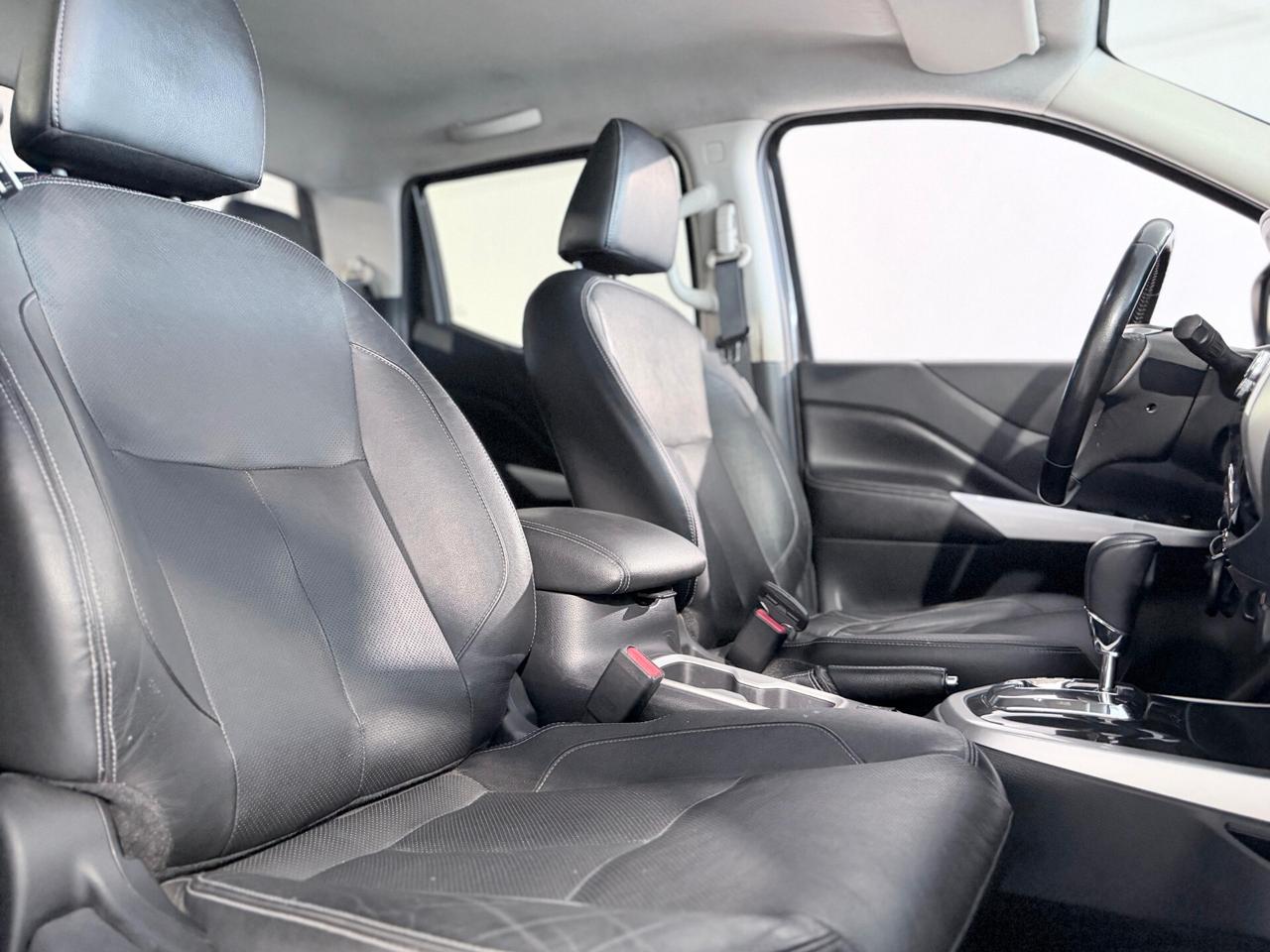 Nissan Navara DOPPIA CABINA GANCIO TRAINO AUTOMATICO
