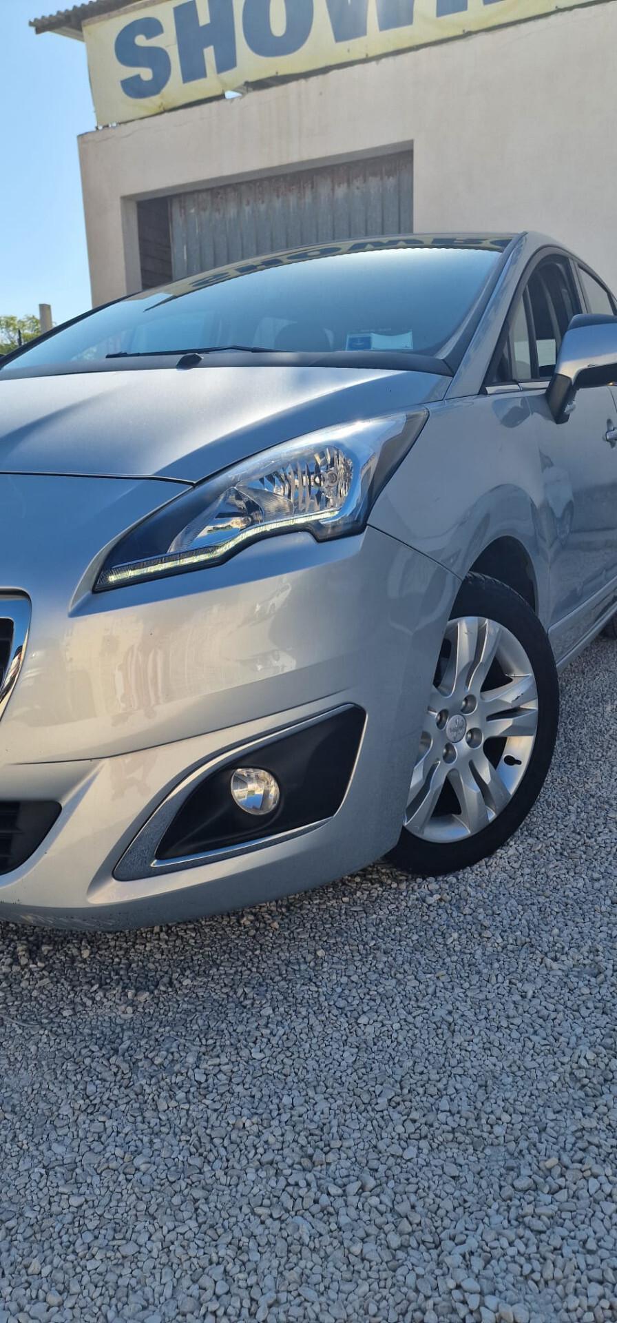 Peugeot 5008 1.6 HDi 115CV Allure 2014 7 POSTI