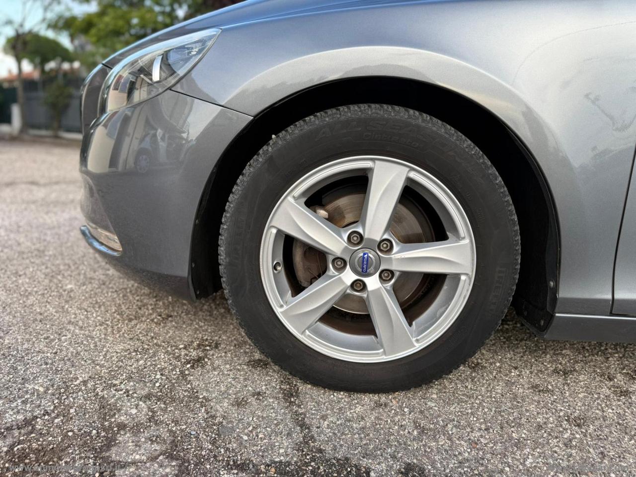 VOLVO V40 D2 Momentum