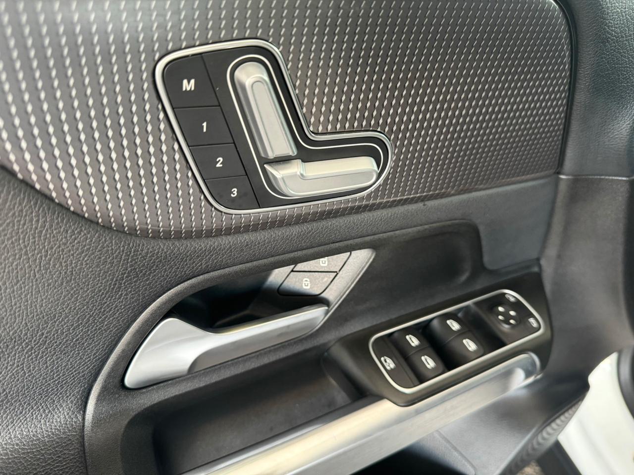 MERCEDES GLB200d Sport Plus - Led Pelle 18