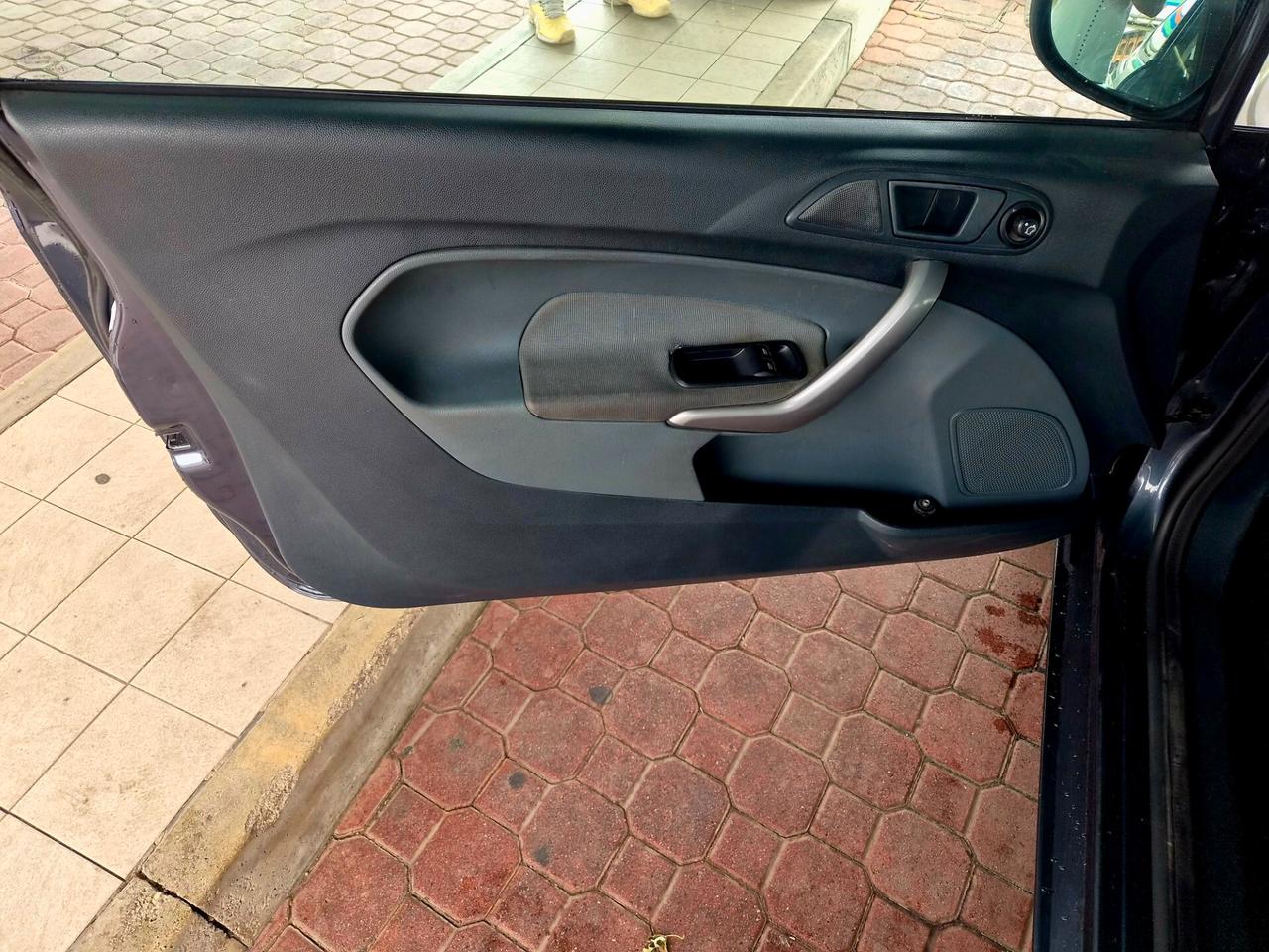 Ford Fiesta 1.4 3 porte Bz.- GPL Titanium