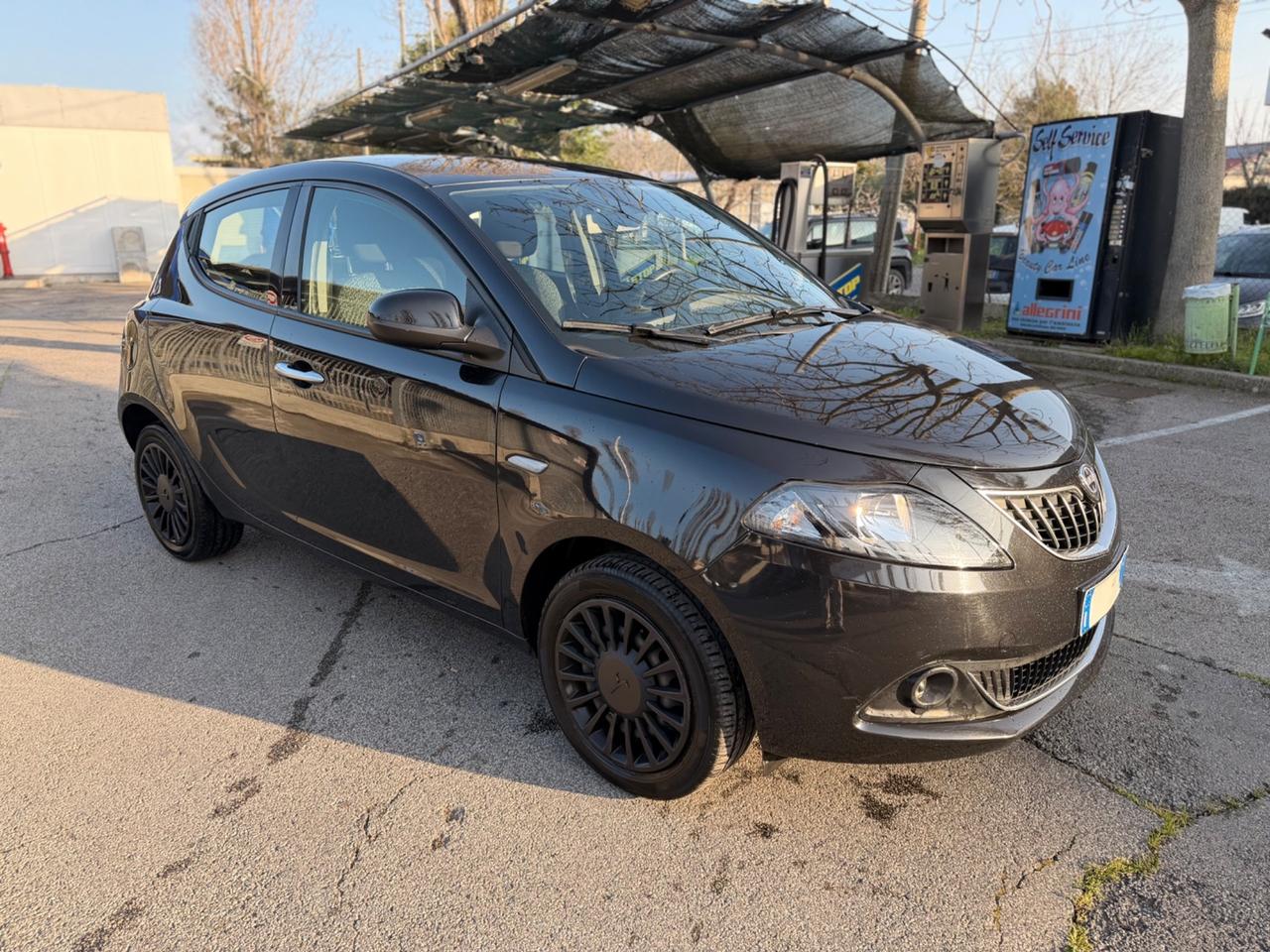 Lancia Ypsilon 1.0 FireFly 5 porte S&S Hybrid Alberta Ferretti