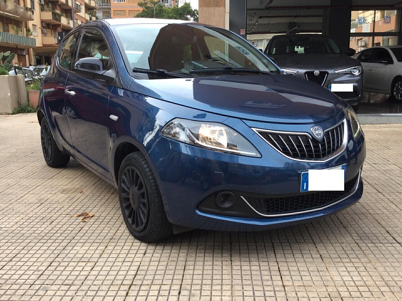 Lancia Ypsilon 1.0 FireFly 5 porte S&S Hybrid Ecochic Silver