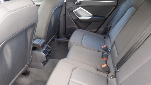 AUDI Q3 35 TDI Quattro S-Tronic Business