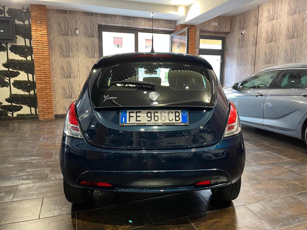 Lancia Ypsilon 1.2 69 CV 5 porte Silver