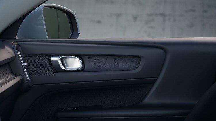 VOLVO XC40 ESSENTIAL B3 AUTO PREZZO PROMO FINO A FINE MESE