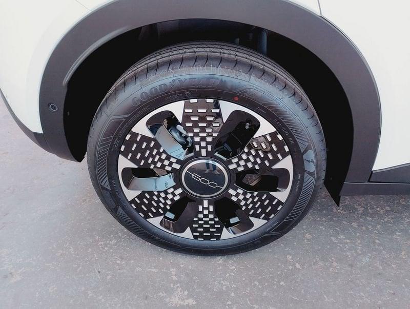 FIAT 600 Hybrid 110 CV DCT MHEV La Prima Tua da 269,00 al mese