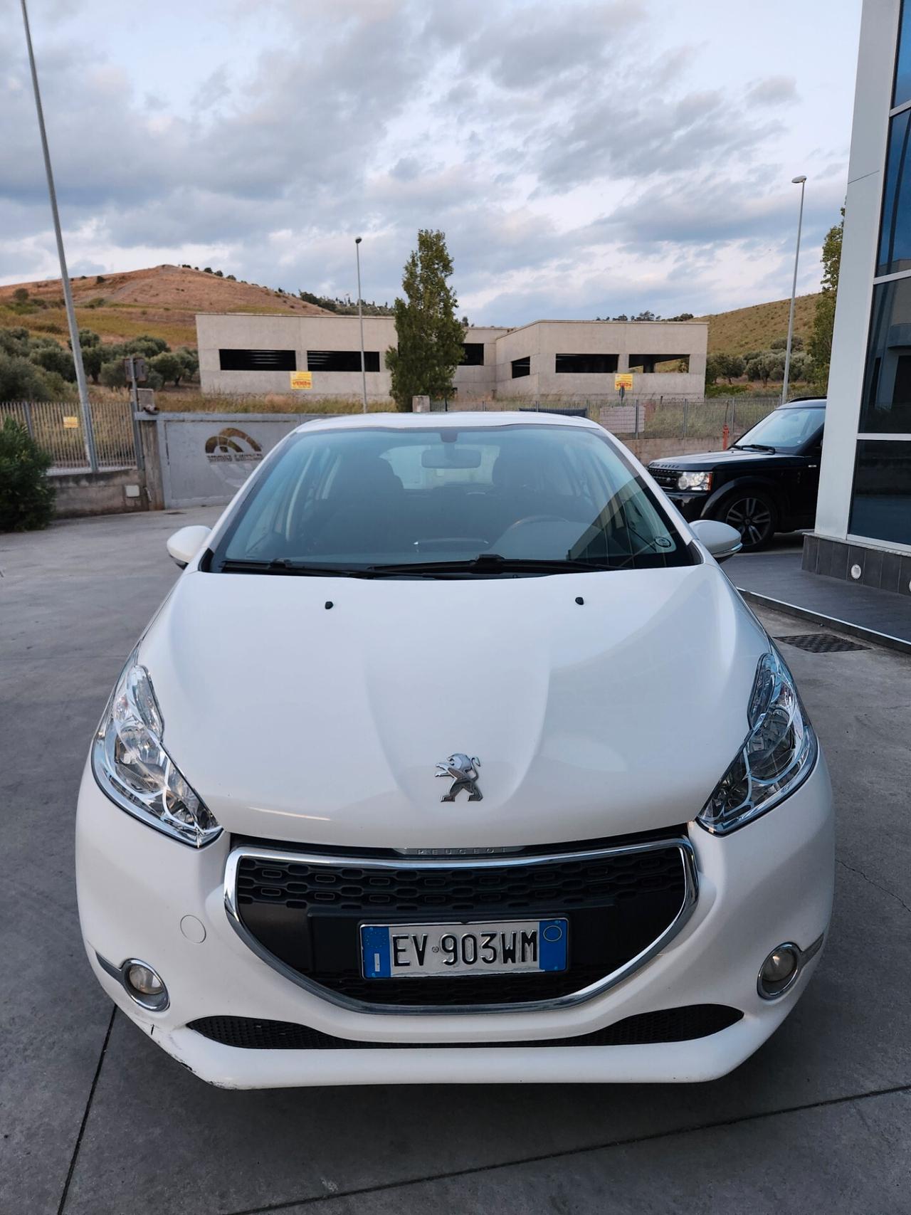 Peugeot 208 1.4 HDi 68 CV 5 porte Allure