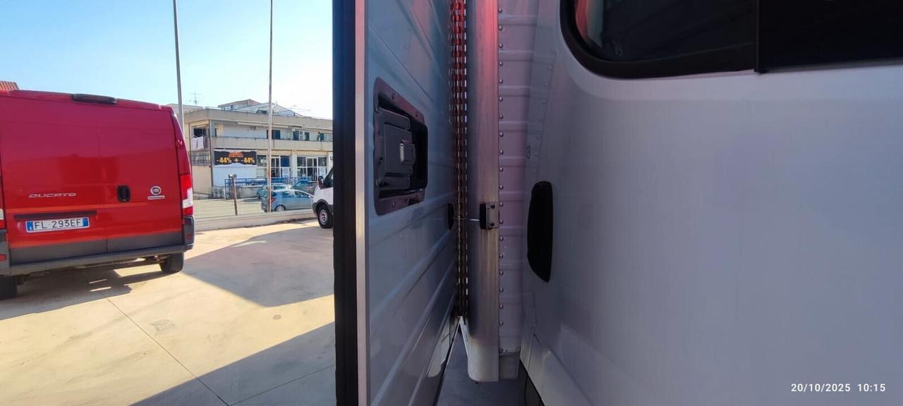 Iveco DAILY con centina e pedana idraulica