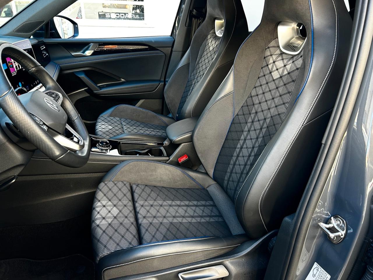 Volkswagen Tiguan 2.0 TDI 150 CV DSG R-Line 2025