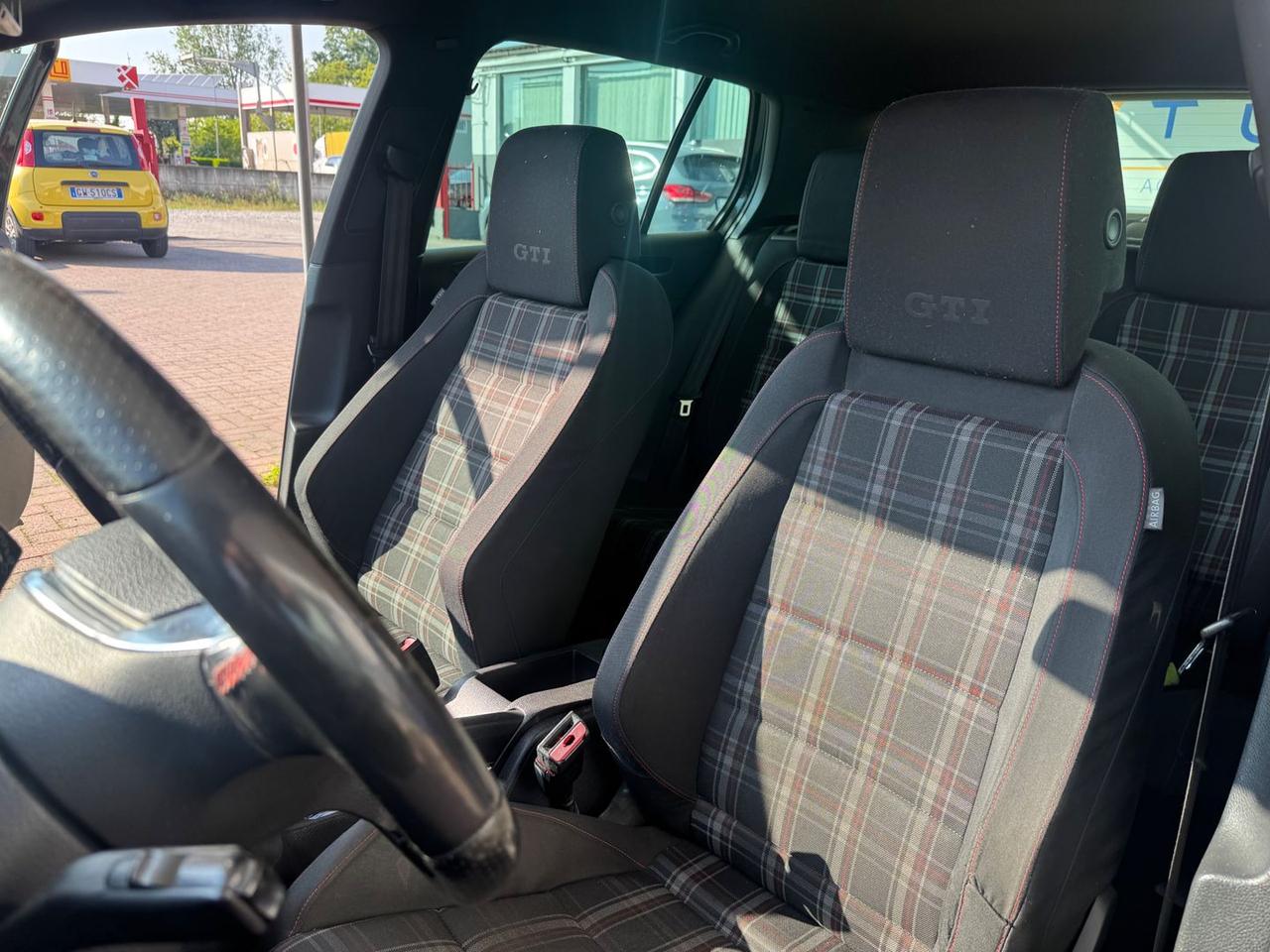 Volkswagen Golf GTI 2.0 GTI #10530