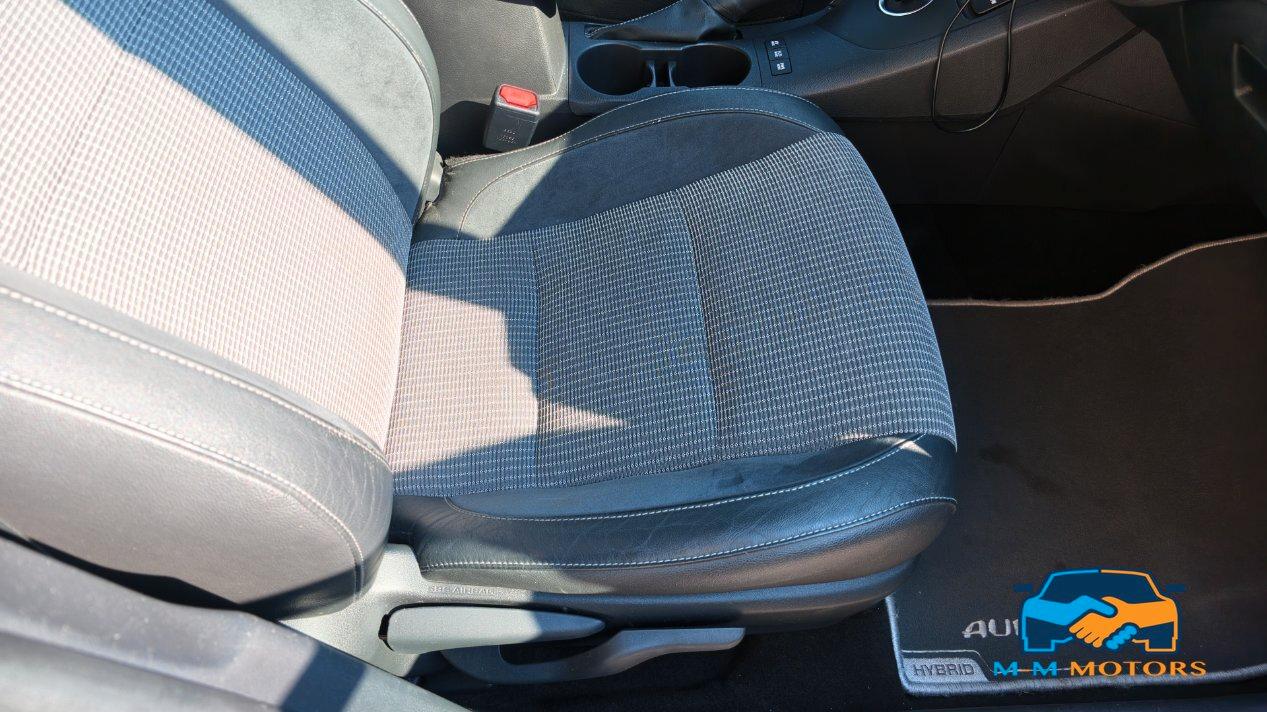 Toyota Auris 5 Porte Auris 1.8h Lounge cvt