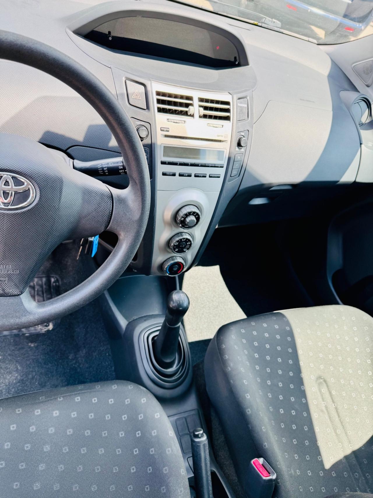 Toyota Yaris 1.0 3 porte Ok Neopatentati