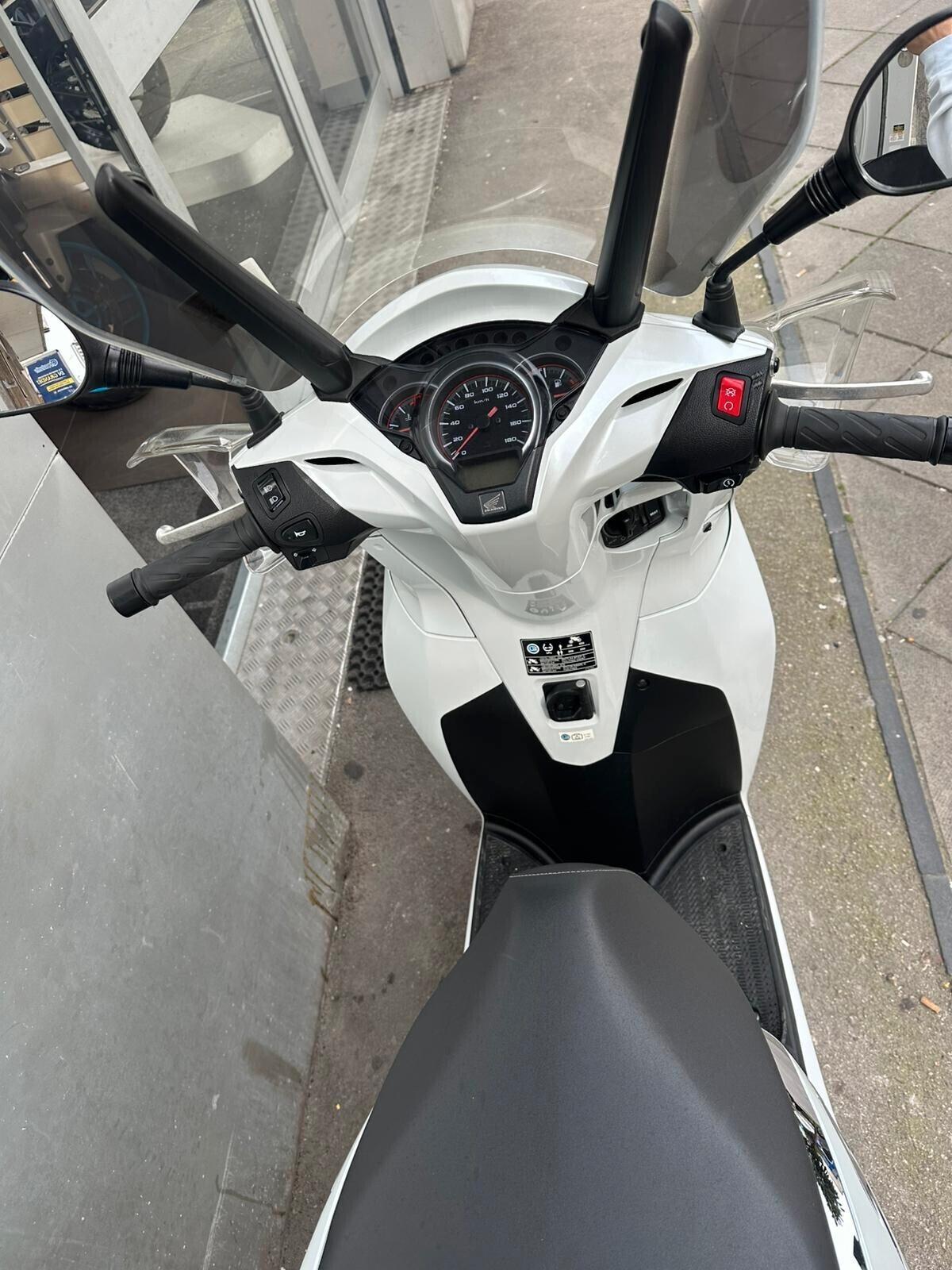 Honda SH 300 BIANCO PERLATO