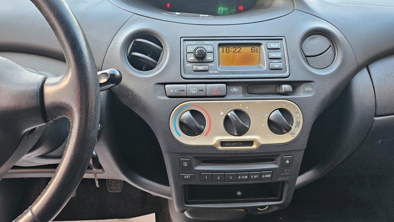 Toyota Yaris 1.0i 16V Targa GM849ZJ