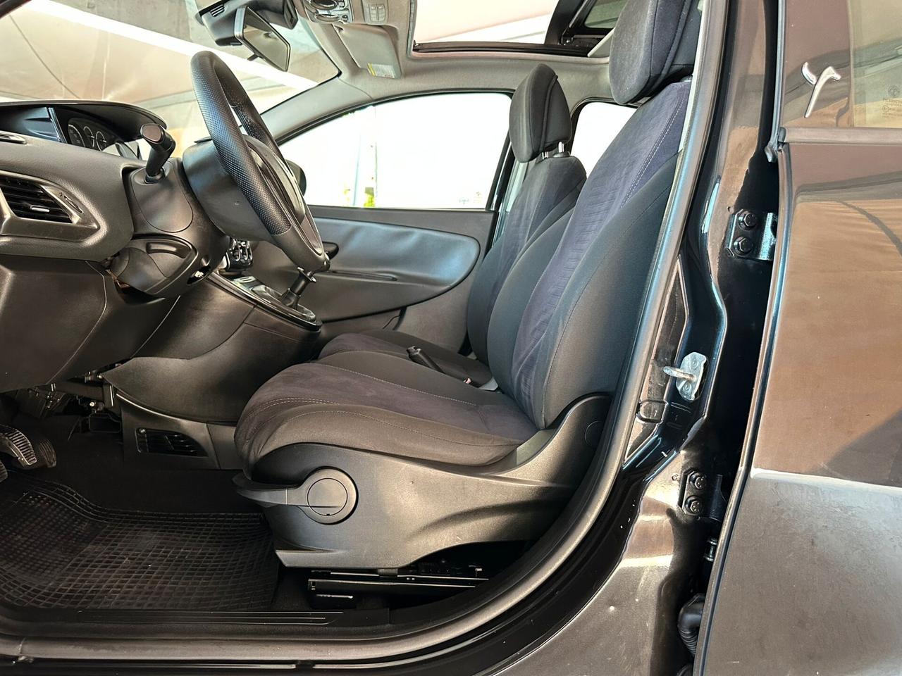 Lancia Ypsilon 1.2 69 CV 5 porte Platinum