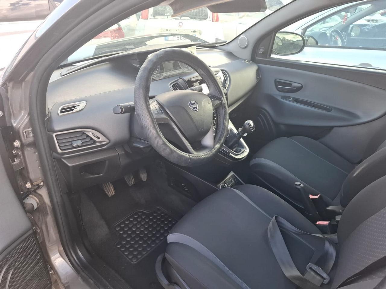 LANCIA YPSILON PLATINUM 17 INCIDENTATA MARCIANTE