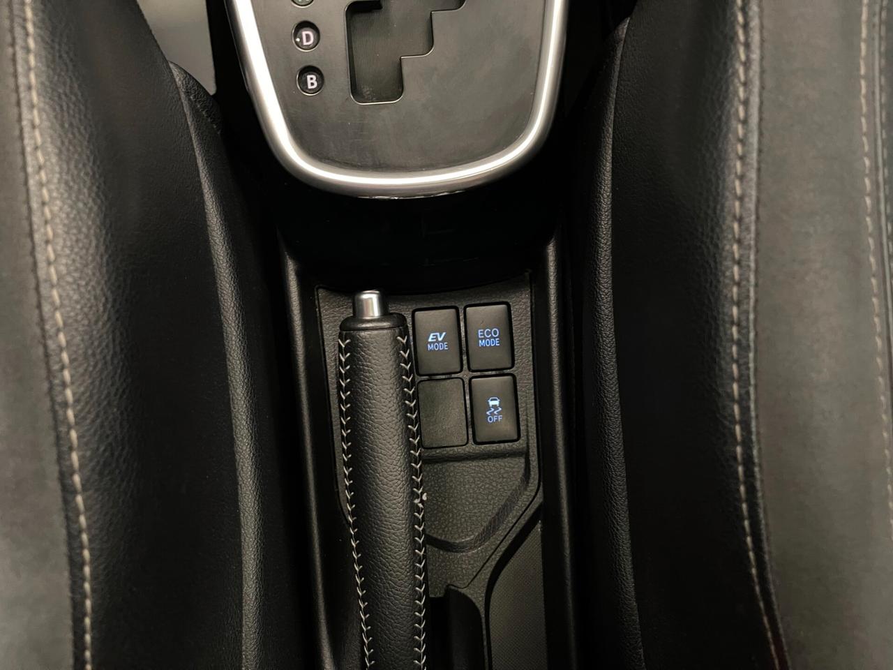 Toyota Yaris 1.5 Hybrid style automatica