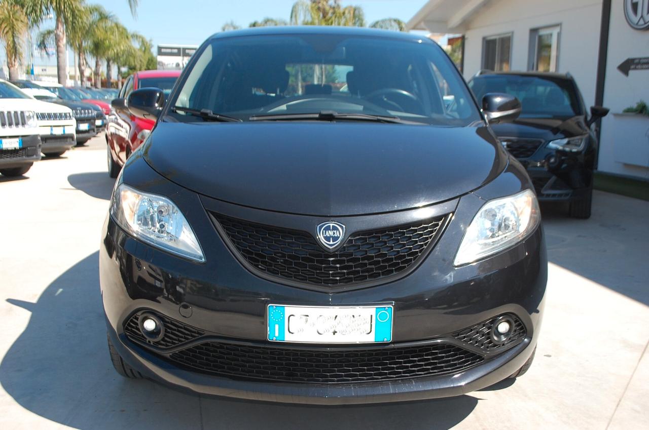 Lancia Ypsilon 1.0 firefly hybrid 70CV Gold S&S Uff Italy USB