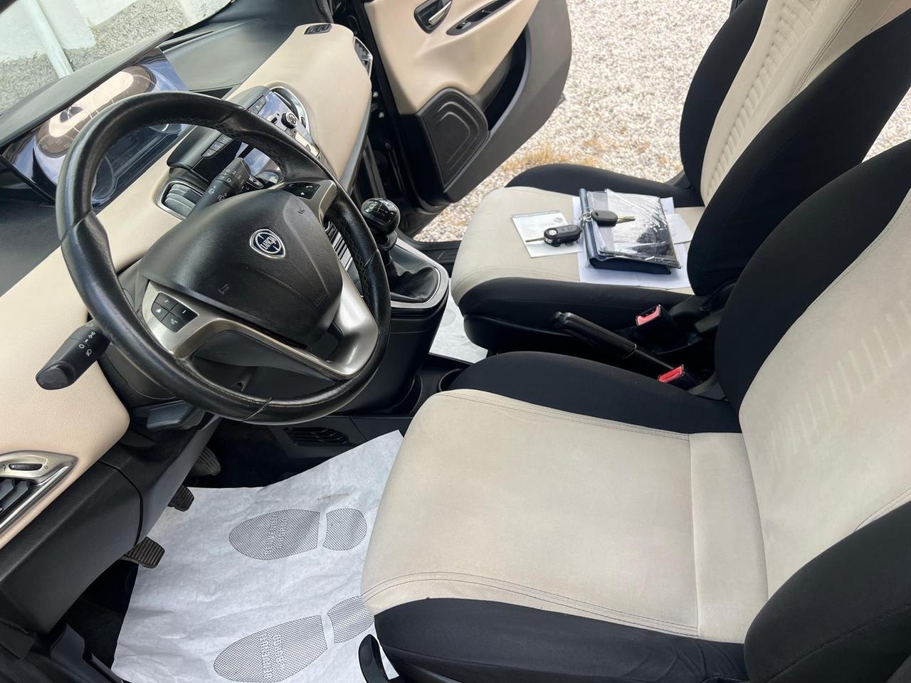 Lancia Ypsilon 0.9 TwinAir 85 CV 5 porte Metano Ecochic Elle