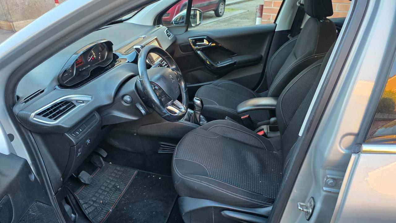 Peugeot 208 PureTech 82 5p. GPL Allure