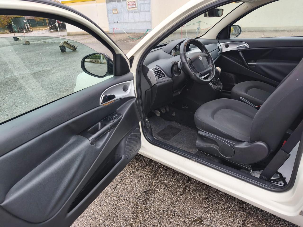 Lancia Ypsilon 1.3 MJT 75 CV Platinum Accetto Permute