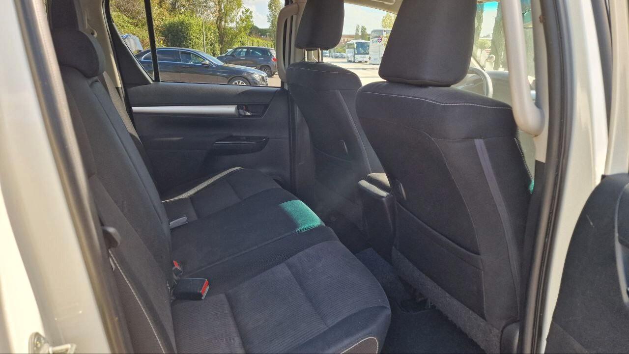Toyota Hilux 2.4 D-4D 2WD 4 porte Double Cab Lounge