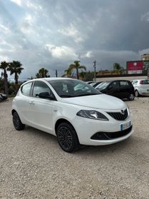 Lancia Ypsilon 1.0 FireFly 5 porte S&S Hybrid Ecochic Silver