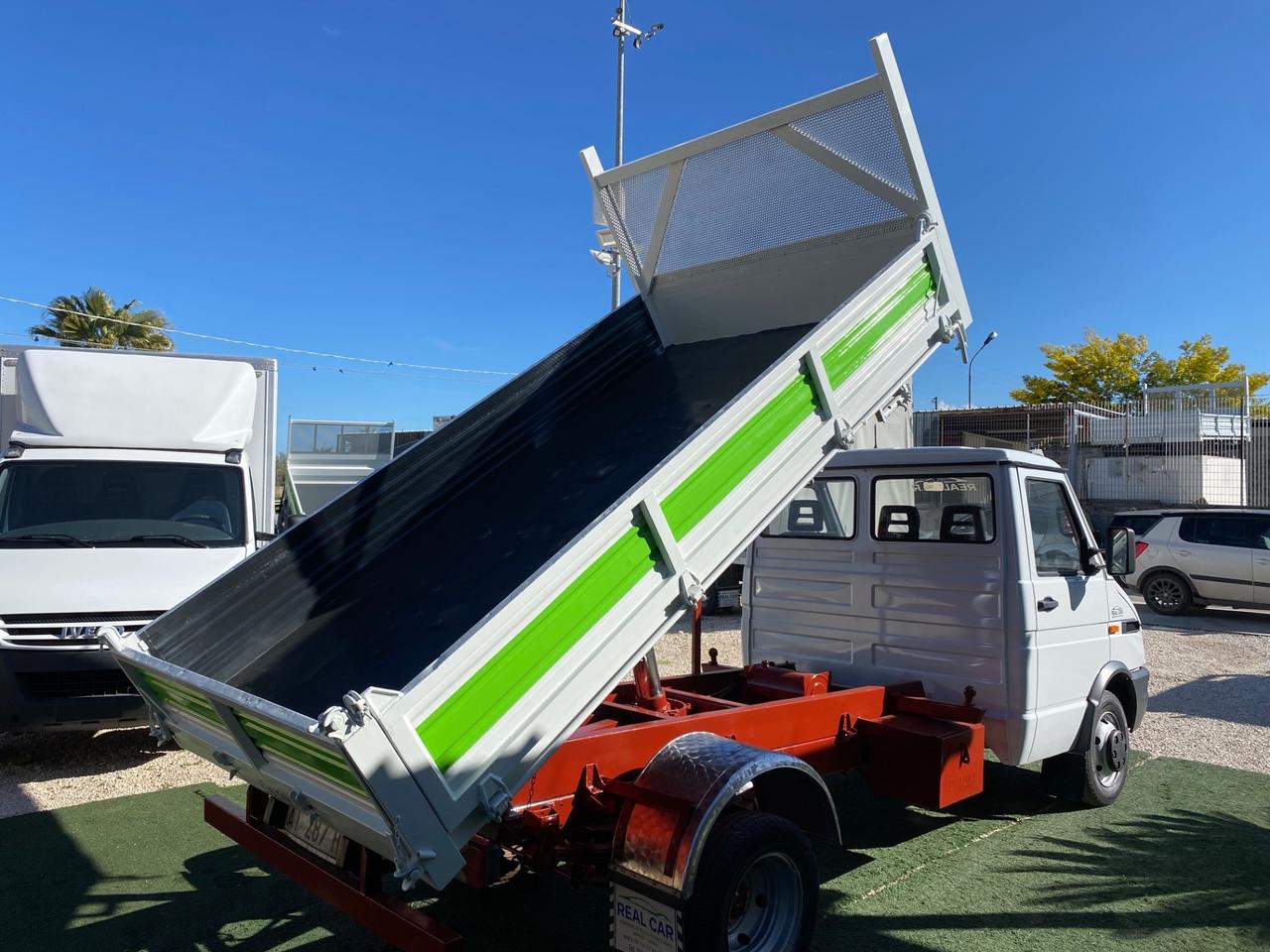 Iveco Daily 35-12 Ribaltabile Trilaterale 3 Posti