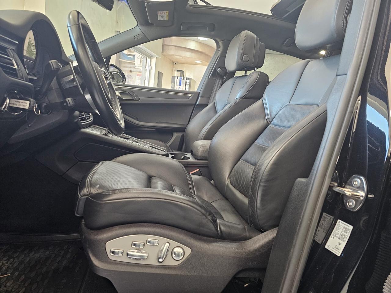 NUOVA PORSCHE MACAN TURBO 2.0 BENZINA 245CV - TETTO PANORAMICO APRIBILE