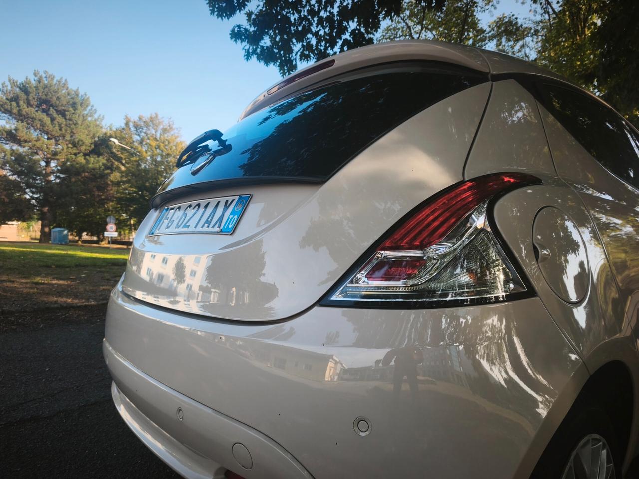 Lancia Ypsilon 1.2 69 CV 5 porte Platinum