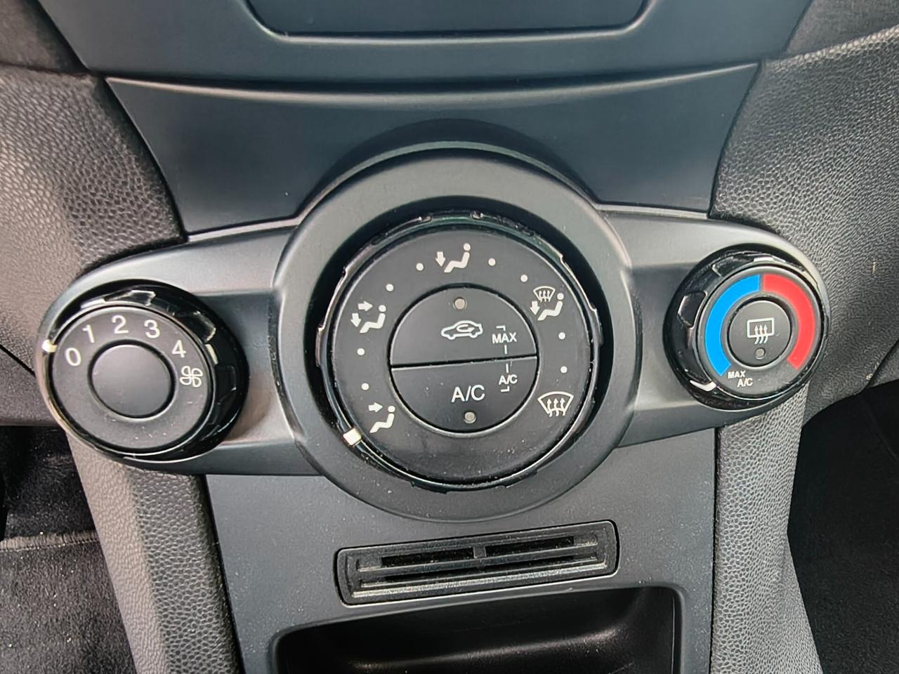 FORD FIESTA 1.5 TDCI 75 CV 5 PORTE BUSINESS
