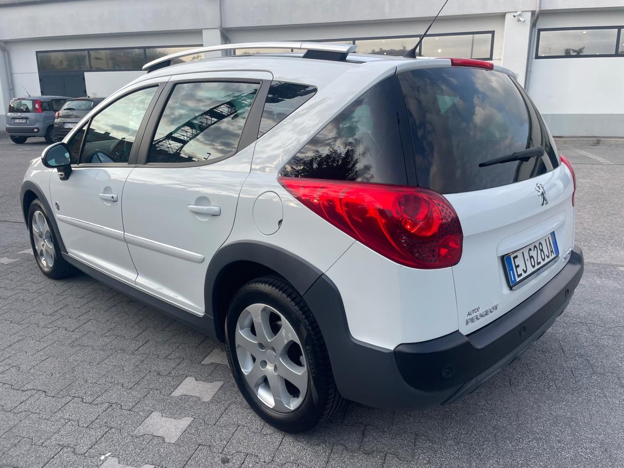 Peugeot 207 1.6 HDi SW Outdoor 2011 tetto perfetta