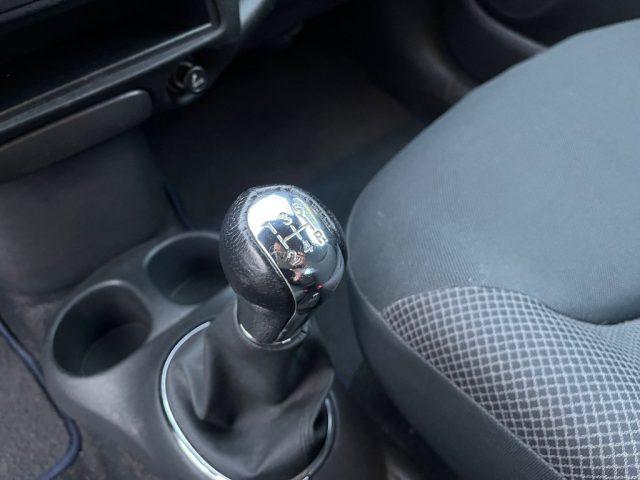 TOYOTA Yaris 1.3i 16V cat 3 porte Sol